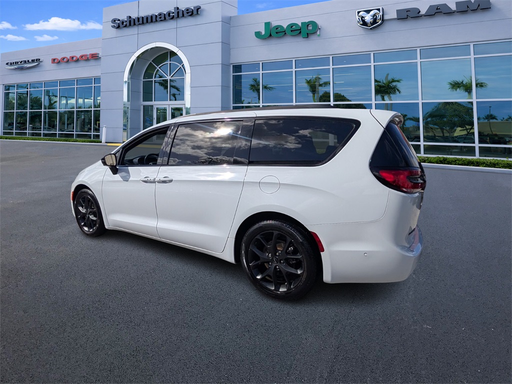 used 2024 Chrysler Pacifica car, priced at $25,998