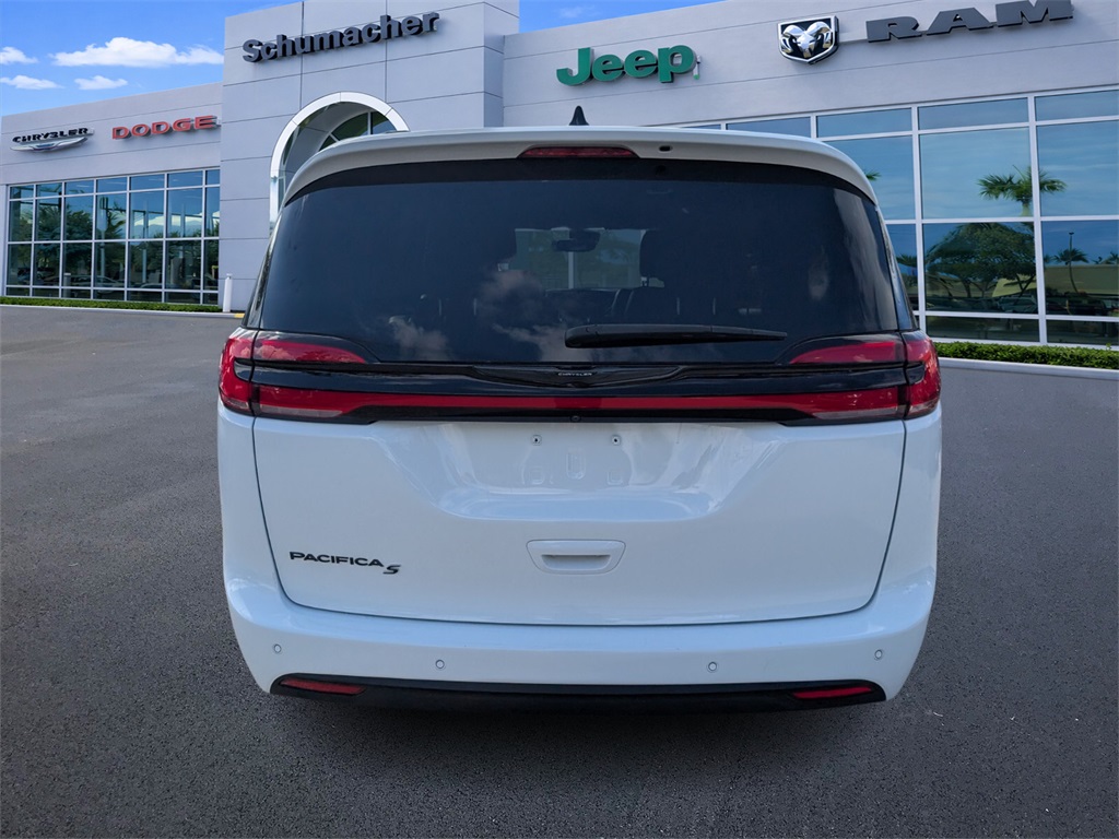 used 2024 Chrysler Pacifica car, priced at $25,998