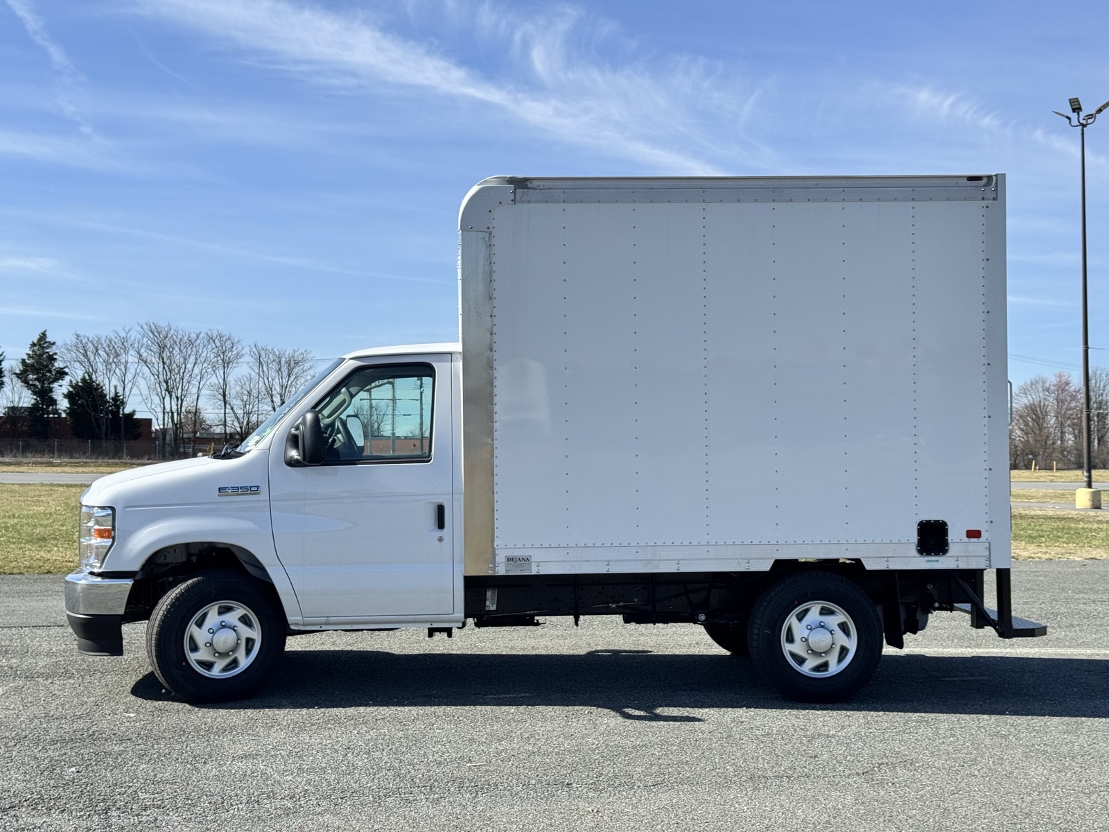 2025 Ford E-350 photo 4