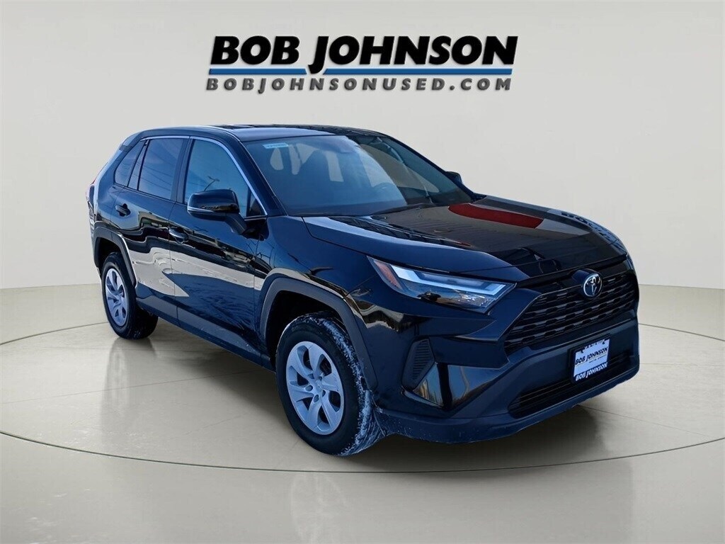 2024 Toyota RAV4 LE's photo