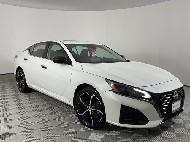 2024 Nissan Altima 2.5 SR photo 3