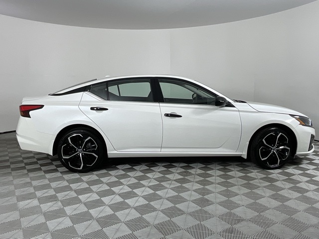 2024 Nissan Altima 2.5 SR photo 4