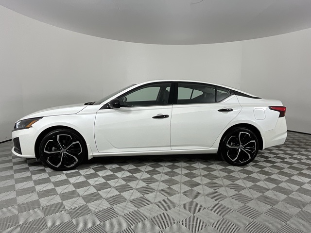 2024 Nissan Altima 2.5 SR photo 8