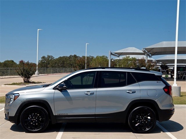 2024 Gmc Terrain SLT photo 2