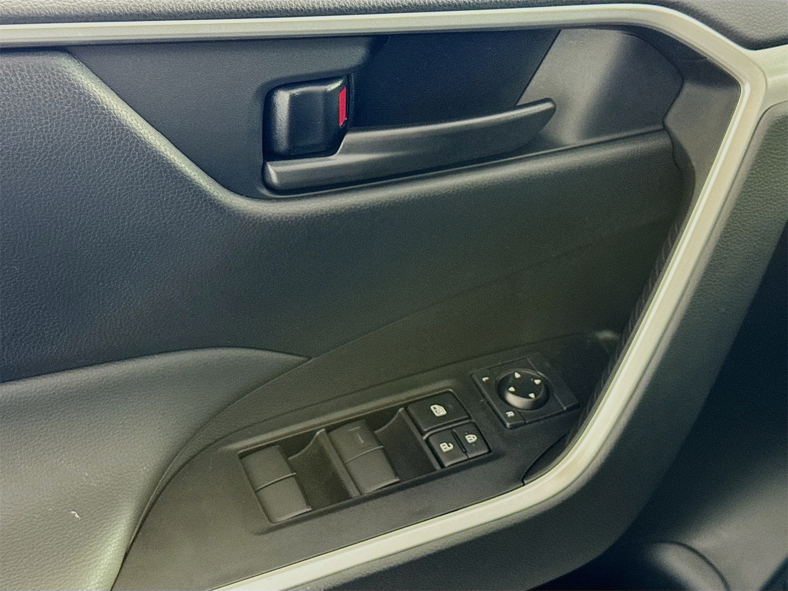 2025 Toyota RAV4 LE photo 14