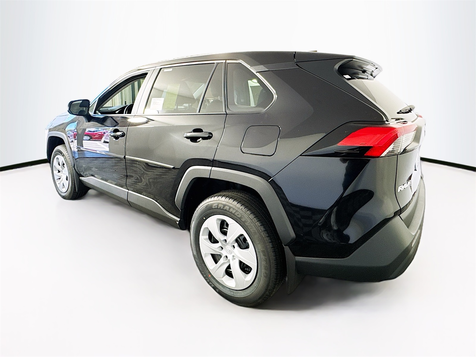 2025 Toyota RAV4 LE photo 4