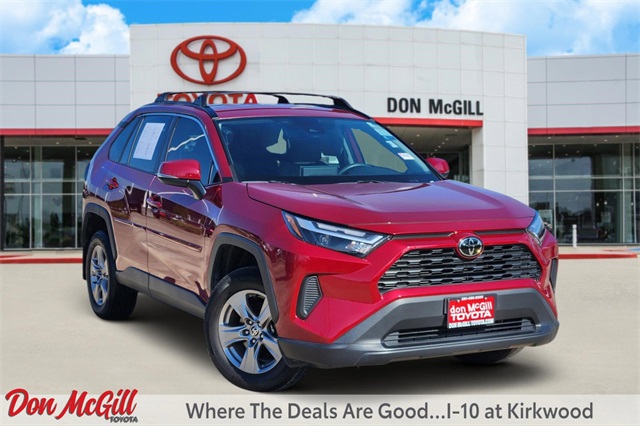 2024 Toyota RAV4 XLE's photo
