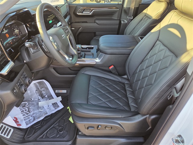 2025 Chevrolet Silverado 1500 RST photo 3