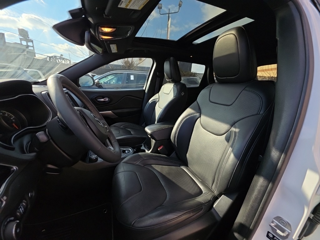 used 2021 Jeep Cherokee car, priced at $18,895