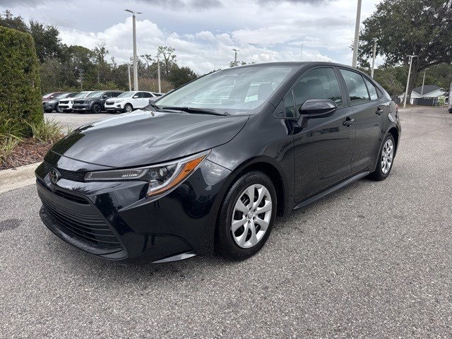 2025 Toyota Corolla LE's photo