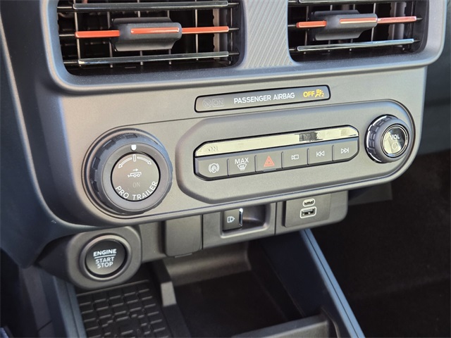 New 2025 Ford Maverick Lariat 4D Crew Cab