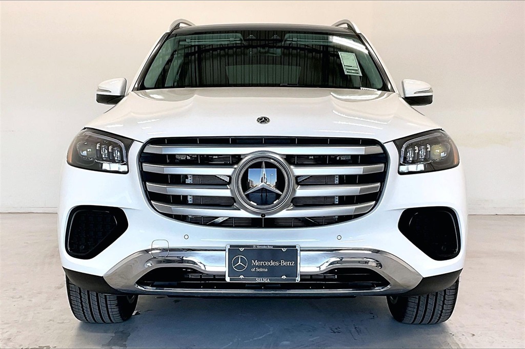 2026 Mercedes Benz GLS 450 4MATIC photo 3