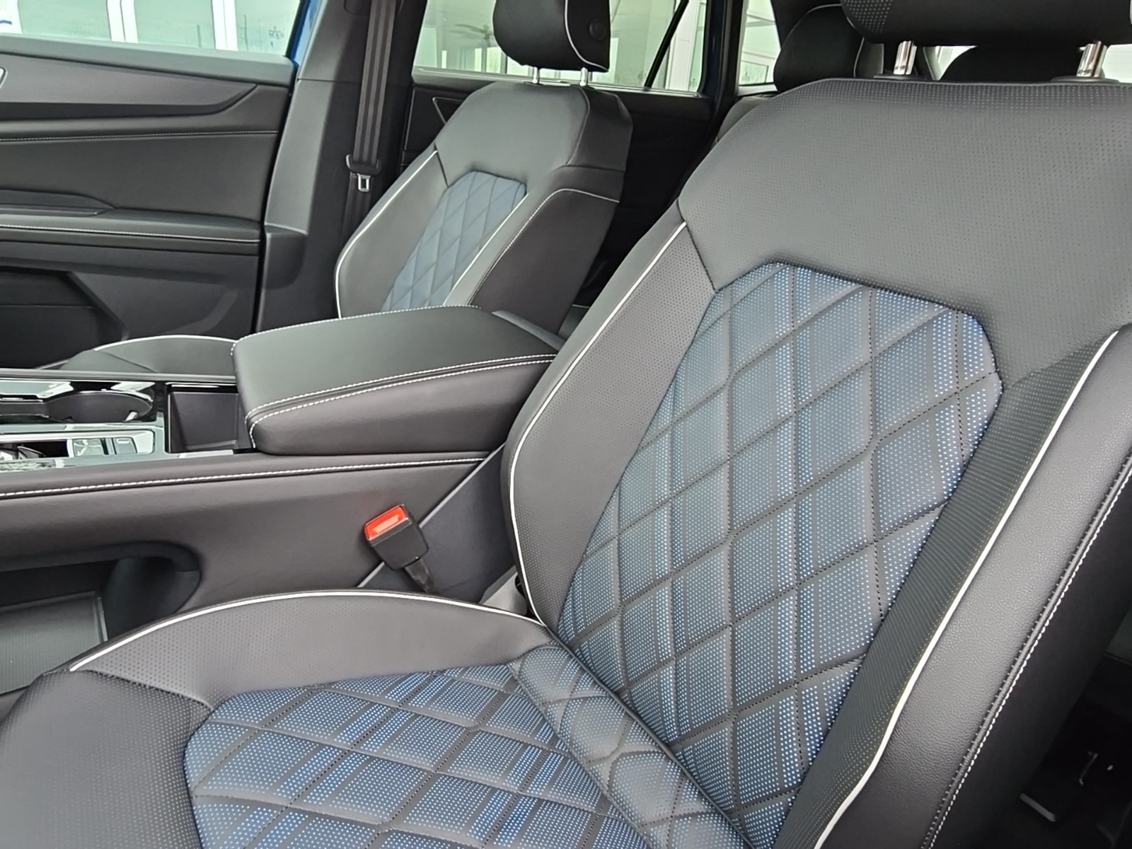 new 2026 Volkswagen Atlas Cross Sport car, priced at $53,793