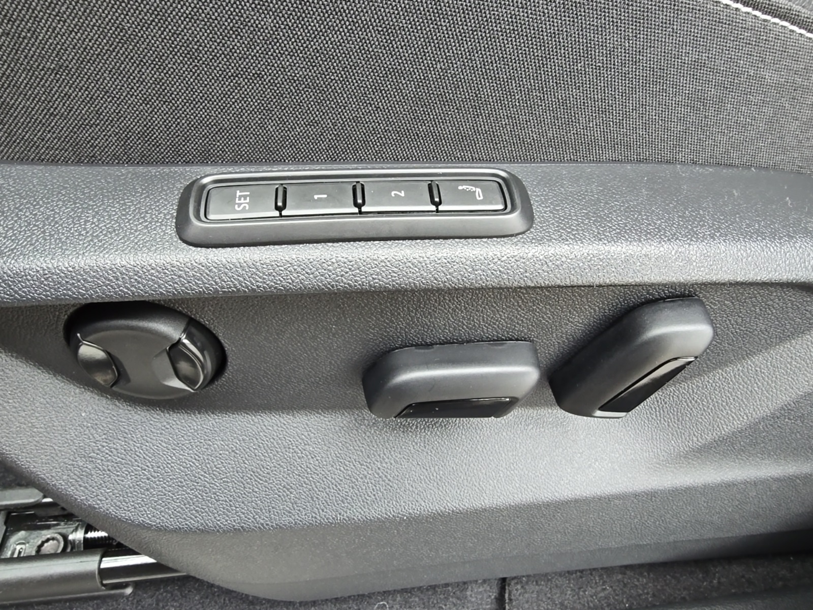 new 2026 Volkswagen Atlas Cross Sport car, priced at $53,793