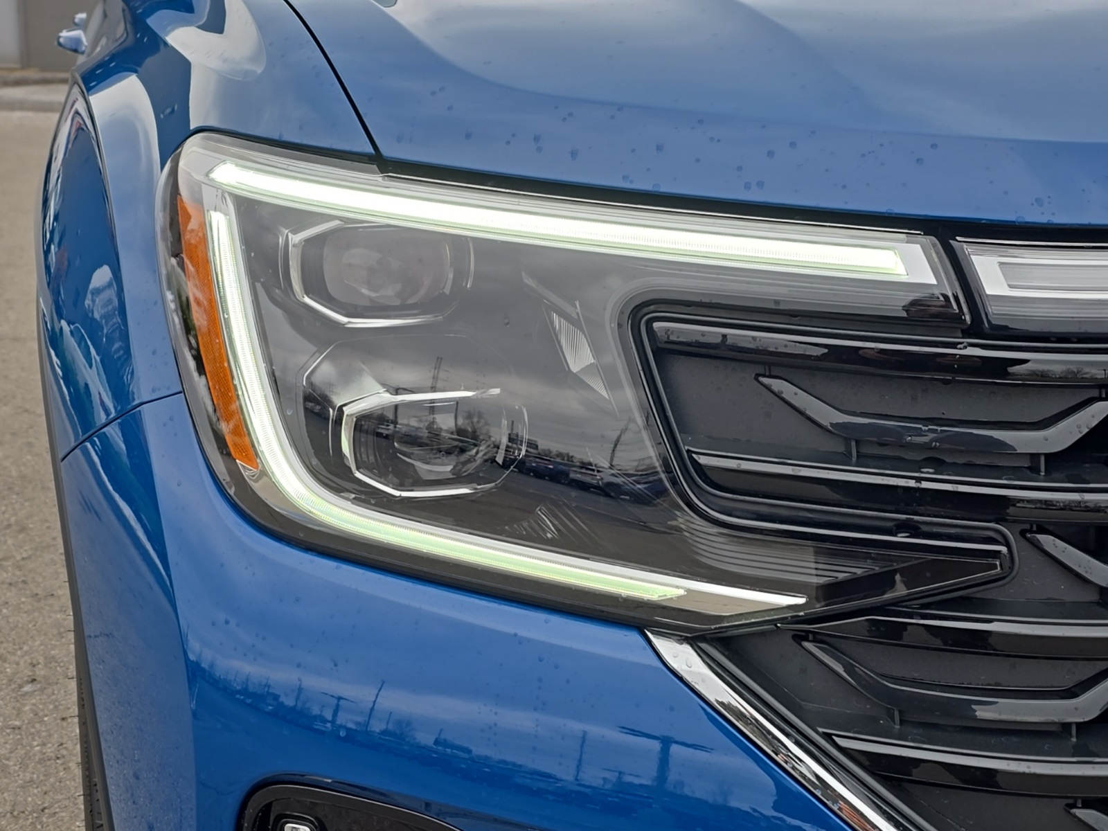 new 2026 Volkswagen Atlas Cross Sport car, priced at $53,793