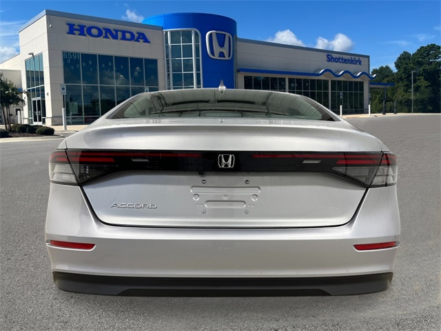 2025 Honda Accord LX photo 4