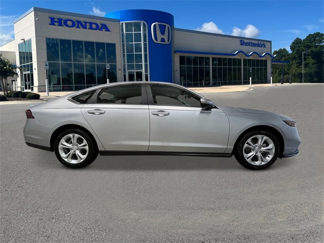 2025 Honda Accord LX photo 6