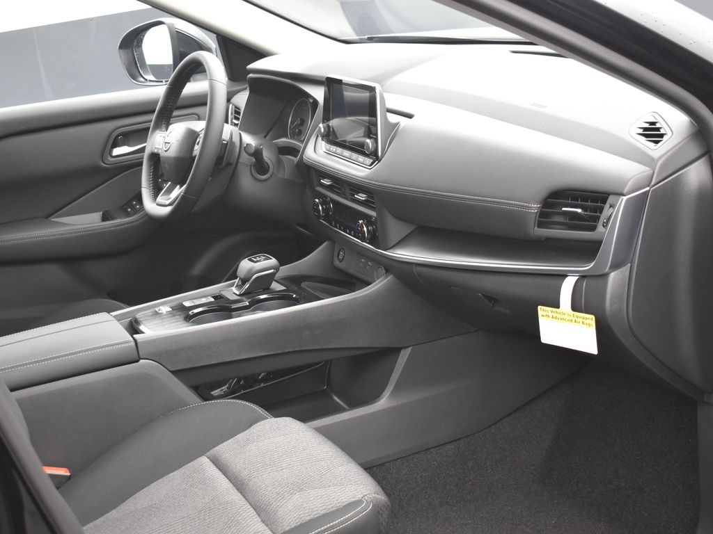 2026 Nissan Rogue SV photo 5