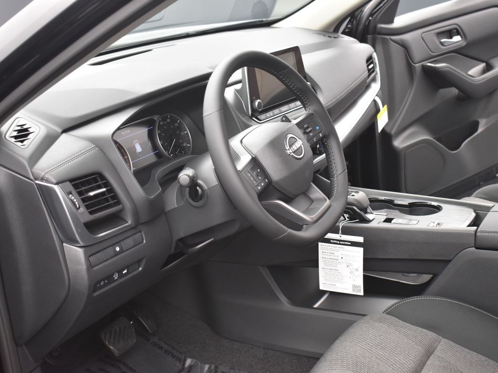 2026 Nissan Rogue SV photo 6