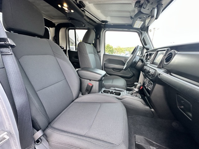 2023 Silver Zynith Clearcoat Jeep Gladiator Willys 4X4 Truck