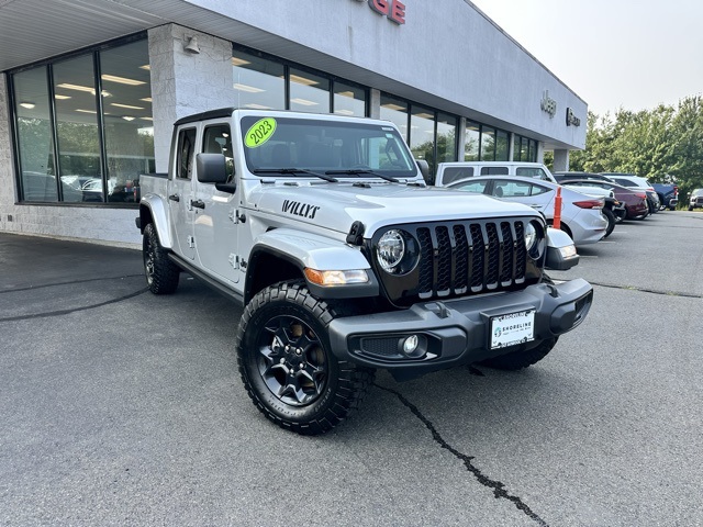 2023 Silver Zynith Clearcoat Jeep Gladiator Willys 4X4 Truck