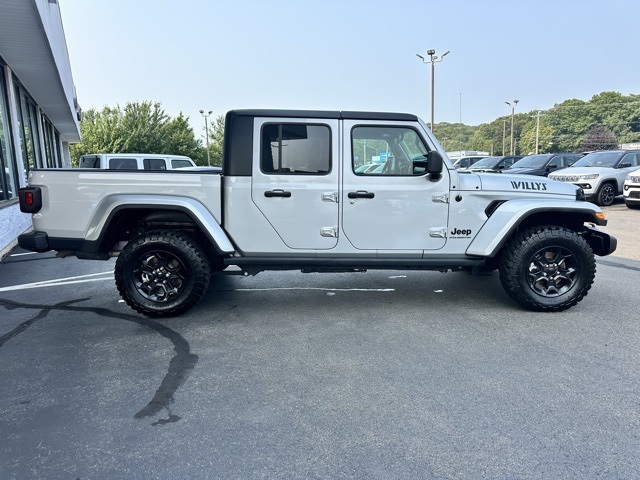 2023 Silver Zynith Clearcoat Jeep Gladiator Willys 4X4 Truck