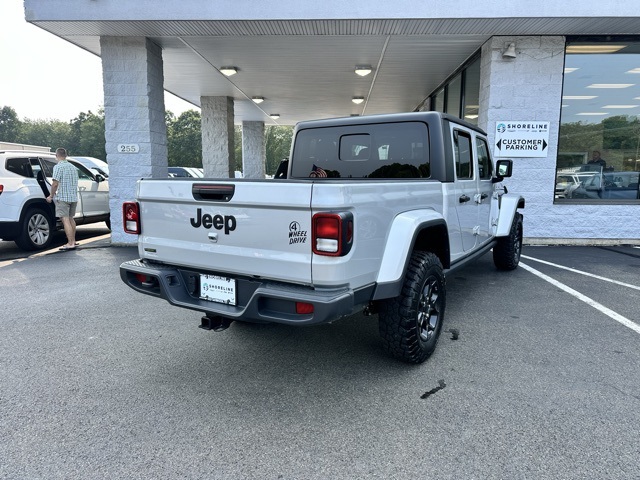2023 Silver Zynith Clearcoat Jeep Gladiator Willys 4X4 Truck