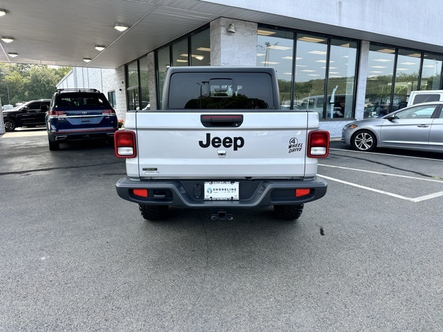 2023 Silver Zynith Clearcoat Jeep Gladiator Willys 4X4 Truck