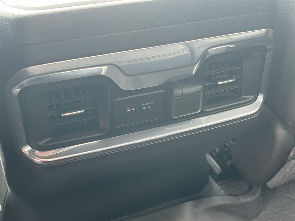 2022 Chevrolet Silverado 1500 High Country photo 35
