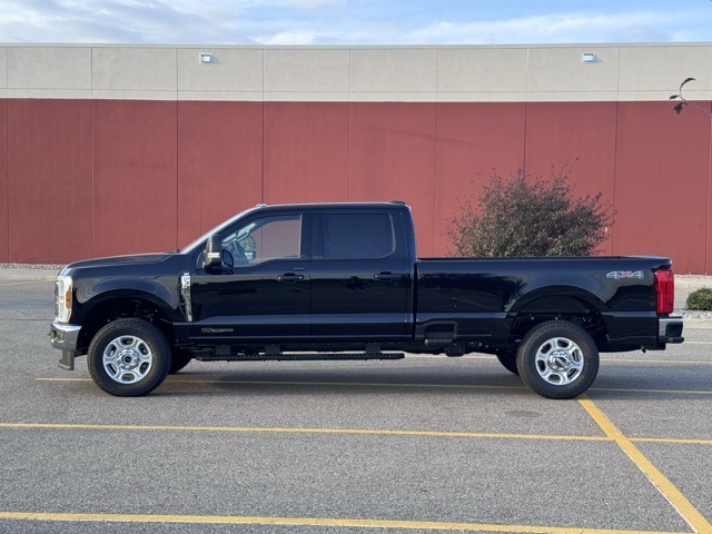 2026 Ford Super Duty F-350 SRW XLT