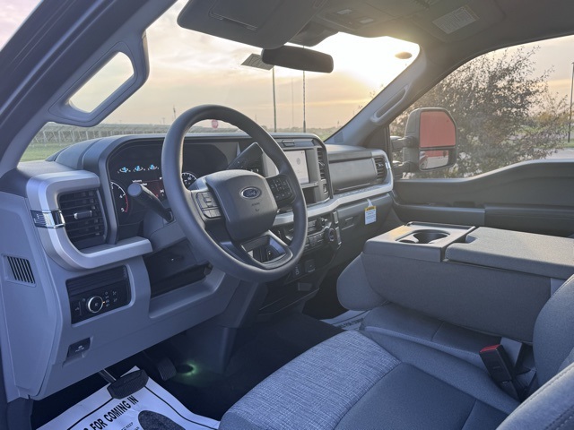 2026 Ford Super Duty F-350 SRW XLT