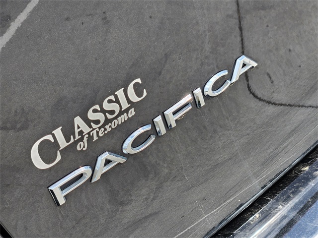 2024 Brilliant Black Crystal Pearlcoat Chrysler Pacifica Touring L FWD Van
