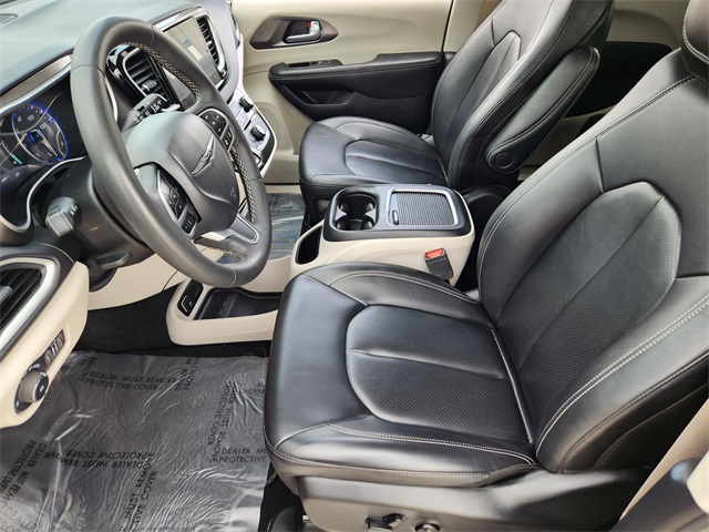 2024 Brilliant Black Crystal Pearlcoat Chrysler Pacifica Touring L FWD Van