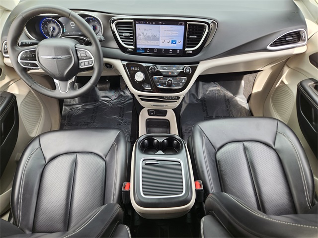 2024 Brilliant Black Crystal Pearlcoat Chrysler Pacifica Touring L FWD Van