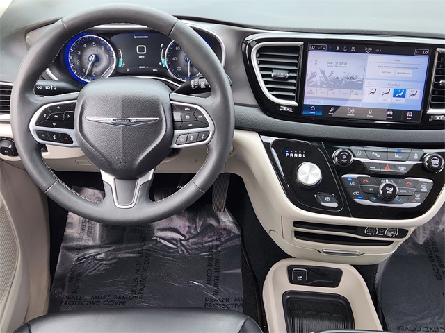 2024 Brilliant Black Crystal Pearlcoat Chrysler Pacifica Touring L FWD Van