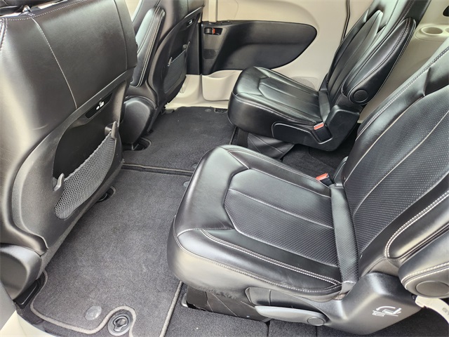 2024 Brilliant Black Crystal Pearlcoat Chrysler Pacifica Touring L FWD Van