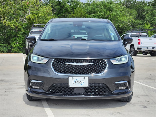 2024 Brilliant Black Crystal Pearlcoat Chrysler Pacifica Touring L FWD Van