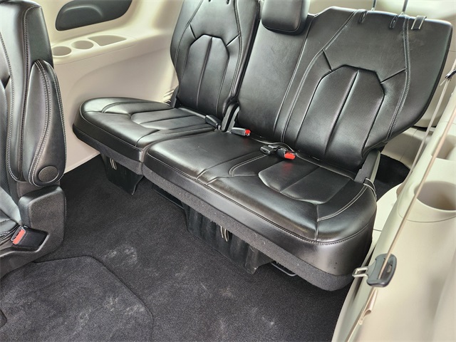 2024 Brilliant Black Crystal Pearlcoat Chrysler Pacifica Touring L FWD Van