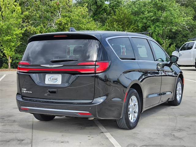 2024 Brilliant Black Crystal Pearlcoat Chrysler Pacifica Touring L FWD Van