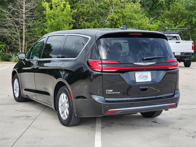2024 Brilliant Black Crystal Pearlcoat Chrysler Pacifica Touring L FWD Van