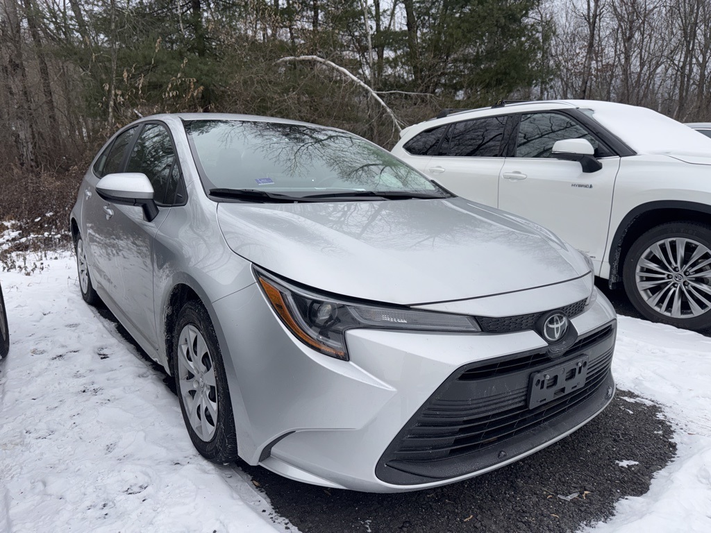 2024 Toyota Corolla LE's photo
