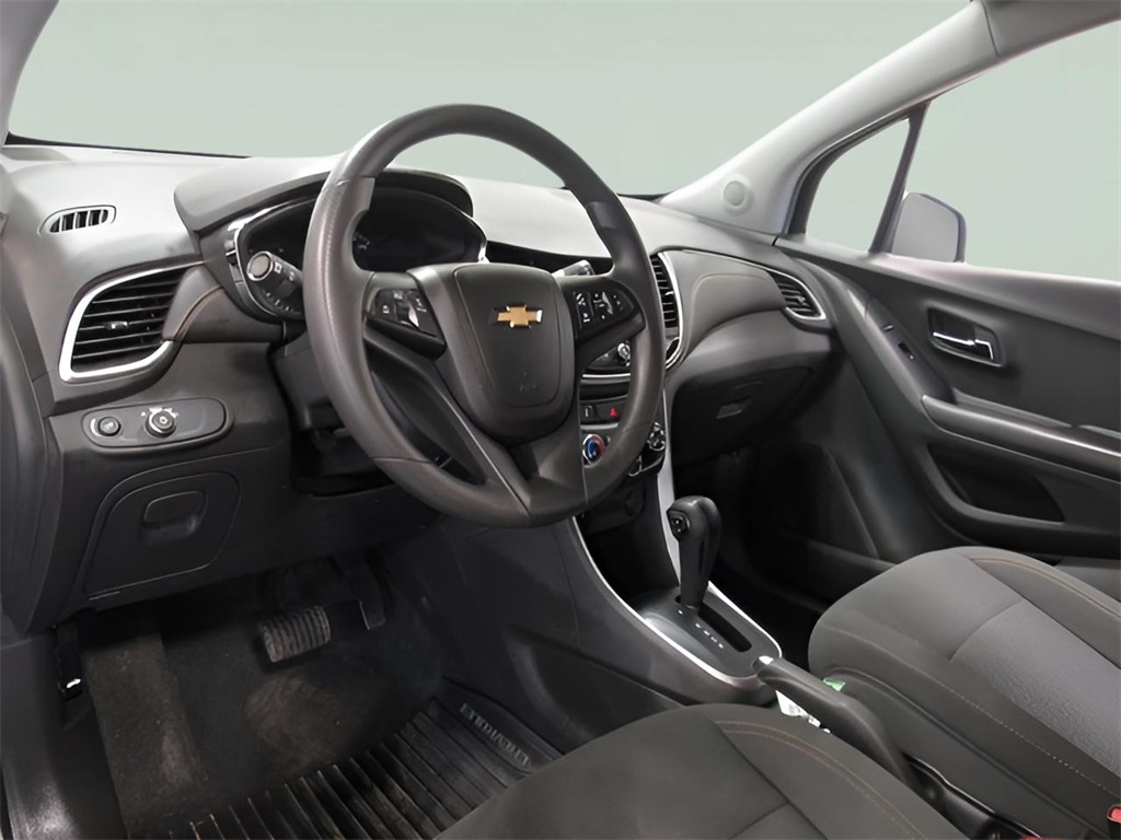 2022 Chevrolet Trax LS photo 10