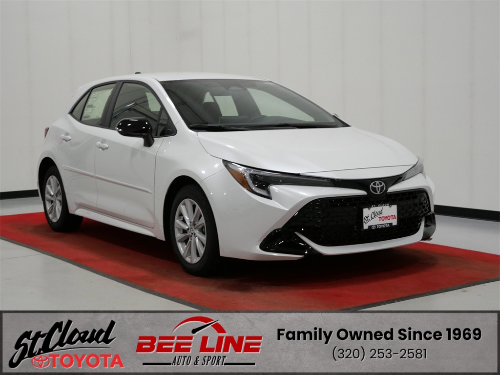 2026 Toyota Corolla Hatchback SE's photo