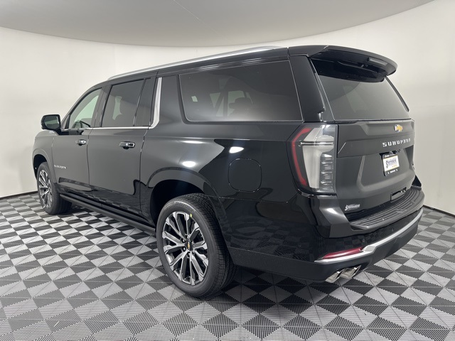 2026 Chevrolet Suburban High Country photo 4