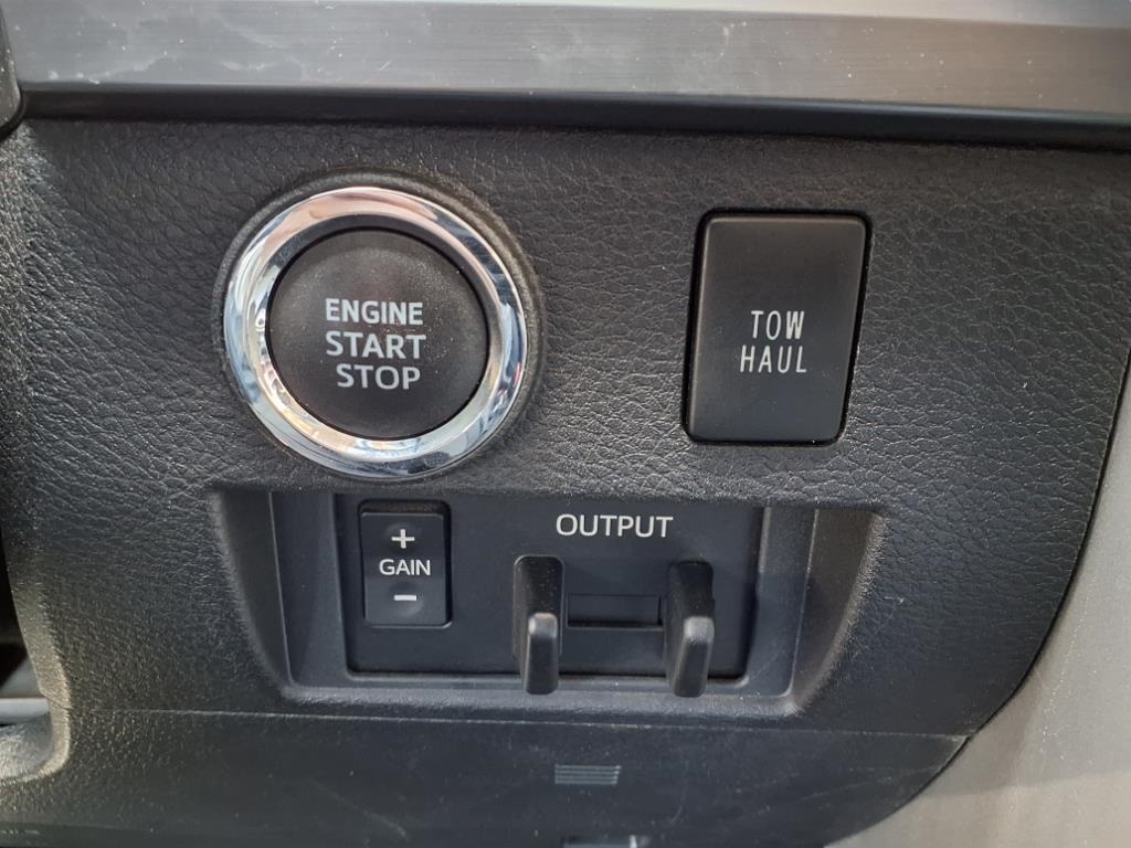 2020 Toyota Tundra Platinum CrewMax photo 16