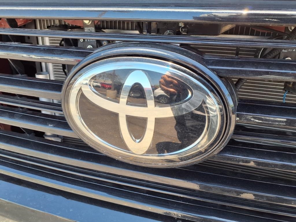 2020 Toyota Tundra Platinum CrewMax photo 25