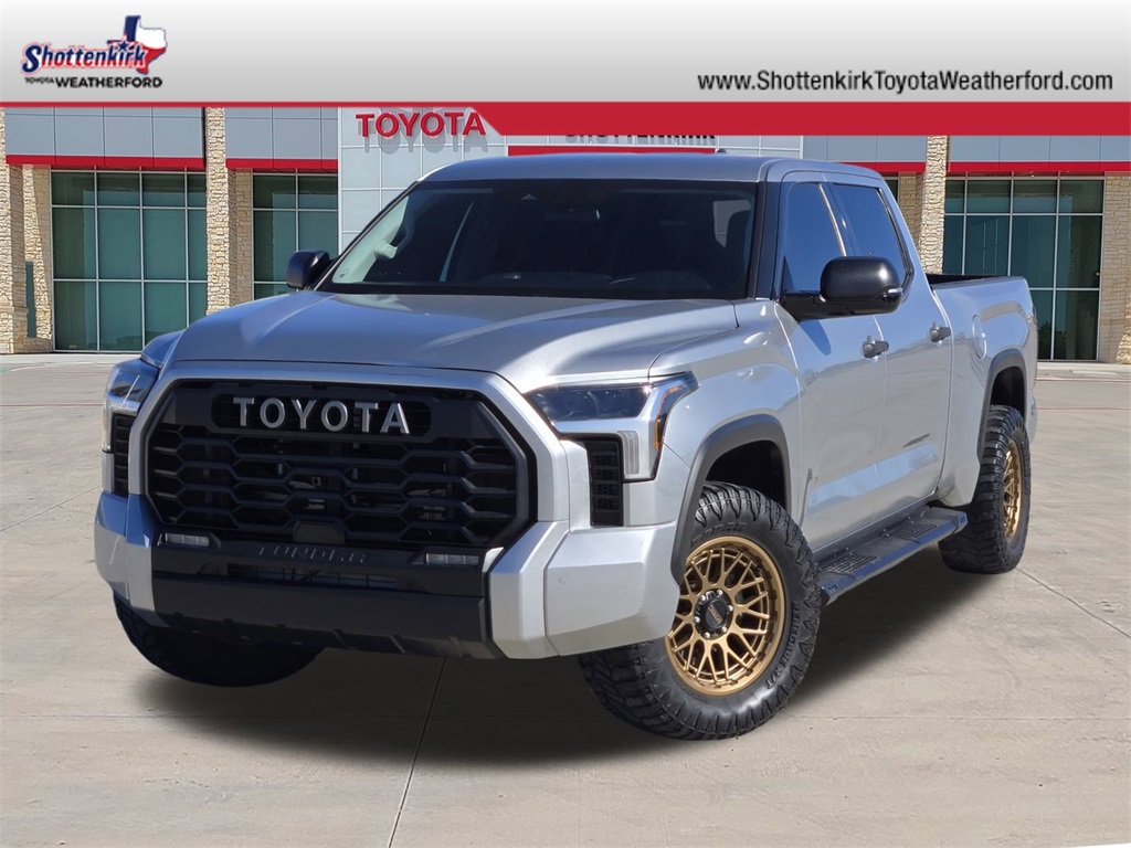 2022 Toyota Tundra SR5's photo
