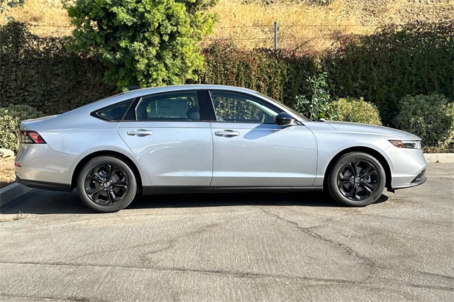 2025 Honda Accord SE photo 2