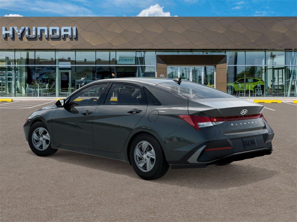 2025 Hyundai Elantra SE photo 3