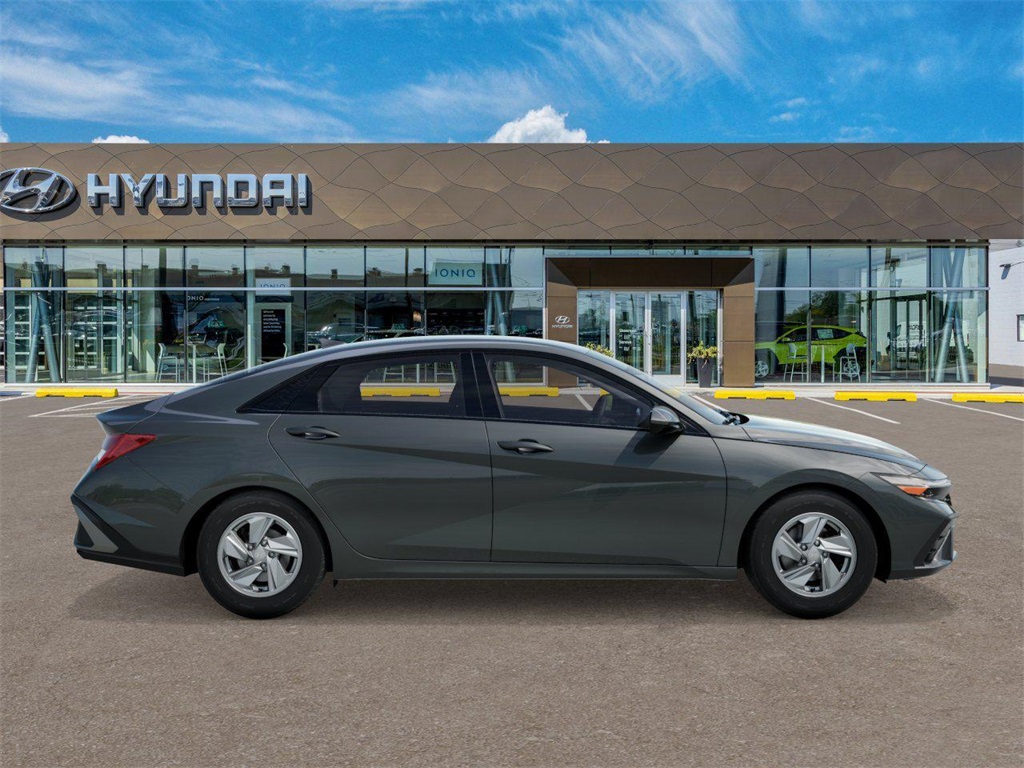 2025 Hyundai Elantra SE photo 5